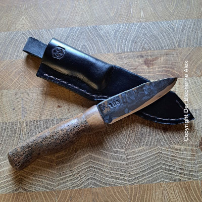 Outdoormesser mit Mammutknochen und einer Klinge aus einer 105er Haubitze des 1WK