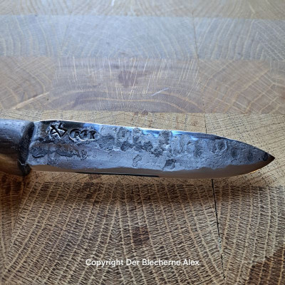 Outdoormesser mit Eiszeithirsch und Klinge aus einer PAK 3,7cm des 2WK Outdoormesser mit Eiszeithirsch und Klinge aus einer PAK 3,7cm des 2WK