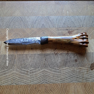 Outdoormesser mit Eiszeithirsch und Klinge aus einer PAK 3,7cm des 2WK Outdoormesser mit Eiszeithirsch und Klinge aus einer PAK 3,7cm des 2WK