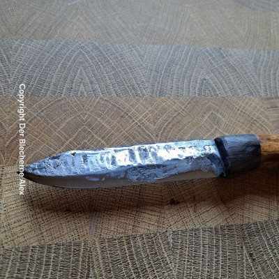 Outdoormesser mit Eiszeithirsch und Klinge aus einer PAK 3,7cm des 2WK Outdoormesser mit Eiszeithirsch und Klinge aus einer PAK 3,7cm des 2WK