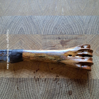 Outdoormesser mit Eiszeithirsch und Klinge aus einer PAK 3,7cm des 2WK Outdoormesser mit Eiszeithirsch und Klinge aus einer PAK 3,7cm des 2WK