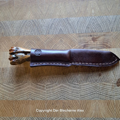 Outdoormesser mit Eiszeithirsch und Klinge aus einer PAK 3,7cm des 2WK Outdoormesser mit Eiszeithirsch und Klinge aus einer PAK 3,7cm des 2WK