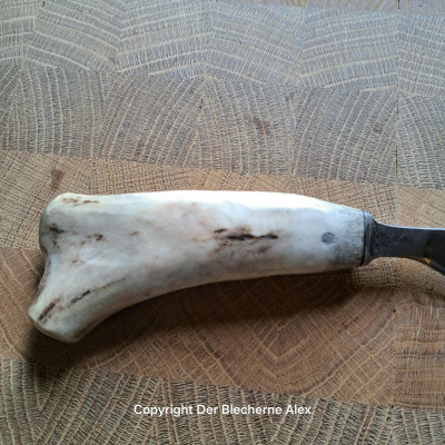 Outdoormesser Aus antikem Stemmeisen mit Rothirschgeweih Outdoormesser Aus antikem Stemmeisen mit Rothirschgeweih