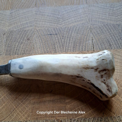 Outdoormesser Aus antikem Stemmeisen mit Rothirschgeweih Outdoormesser Aus antikem Stemmeisen mit Rothirschgeweih