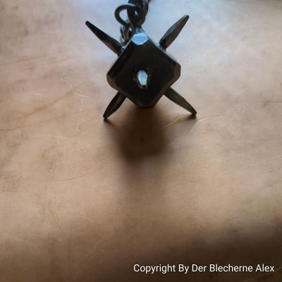 Handgeschmiedeter Morgenstern aus Eisen mit Schlangenkopf