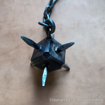 Handgeschmiedeter Morgenstern aus Eisen mit Schlangenkopf