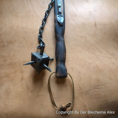 Handgeschmiedeter Morgenstern aus Eisen mit Schlangenkopf