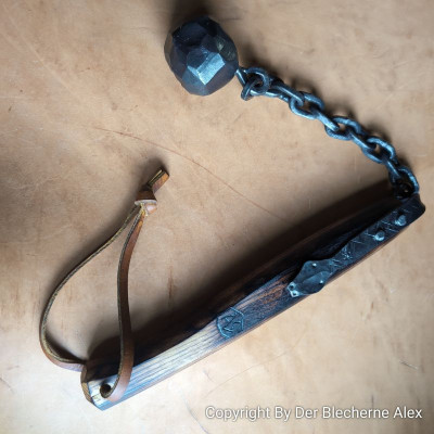 Handgeschmiedeter Morgenstern/ Schlagflegel aus Eisen mit Schlangenkopf