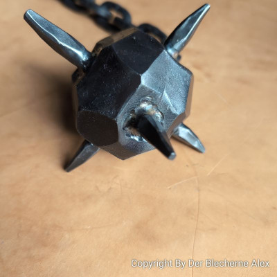 Handgeschmiedeter Morgenstern/ Schlagflegel aus Eisen mit Schlangenkopf