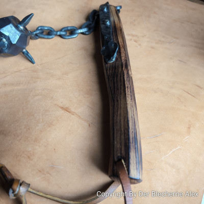 Handgeschmiedeter Morgenstern/ Schlagflegel aus Eisen mit Schlangenkopf