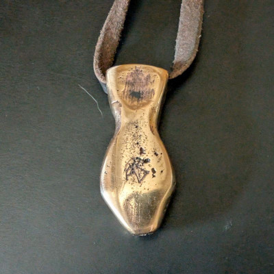 Kettenanhänger Schlangenkopf aus Bronze Kettenanhänger Schlangenkopf aus Bronze