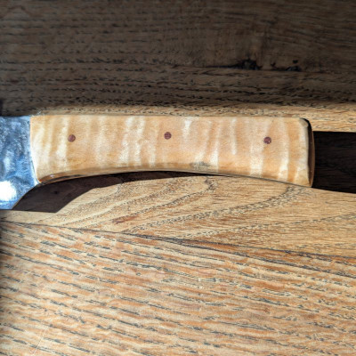 Küchenmesser aus Kohlenstoffstahl 1.2003 mit Riegelahorn