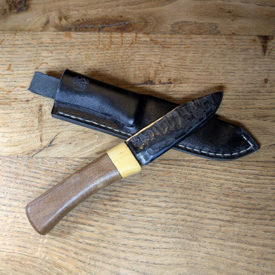 Outdoormesser mit Klinge aus Leopard 2 und Mooreiche