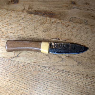 Outdoormesser mit Klinge aus Leopard 2 und Mooreiche