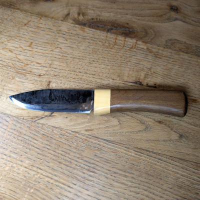 Outdoormesser mit Klinge aus Leopard 2 und Mooreiche