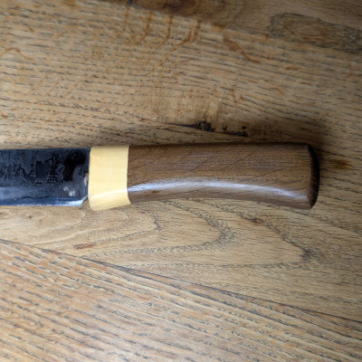 Outdoormesser mit Klinge aus Leopard 2 und Mooreiche