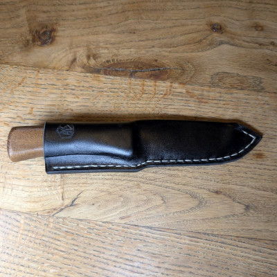 Outdoormesser mit Klinge aus Leopard 2 und Mooreiche