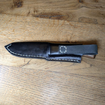 Outdoormesser mit Klinge aus Leopard 2 und Mooreiche