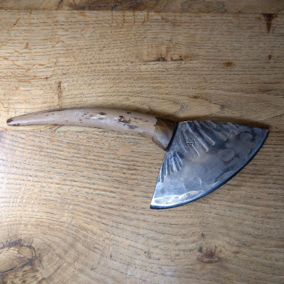 Magisches Dreieck mit Riesenhirschgriff