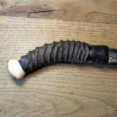 Jagdmesser / Allzweckmesser aus Wolframstahl mit Antilope, Büffelhorn und Mammutelfenbein