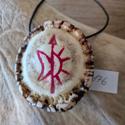 Kettenanhänger Rothirschrose mit Stärkezeichen