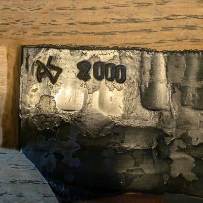 Küchenmesser Panzerhaubitze 2000 mit mehreren Millionen Jahre altem Griff