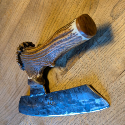 Brachiales Grill Pizzamesser oder Wiegemesser aus FLAK und Rothirschgeweih