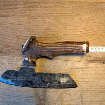 Brachiales Grill Pizzamesser oder Wiegemesser aus FLAK und Rothirschgeweih