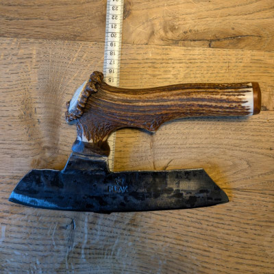Brachiales Grill Pizzamesser oder Wiegemesser aus FLAK und Rothirschgeweih