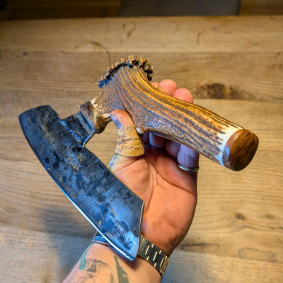 Brachiales Grill Pizzamesser oder Wiegemesser aus FLAK und Rothirschgeweih