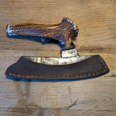 Brachiales Grill Pizzamesser oder Wiegemesser aus FLAK und Rothirschgeweih