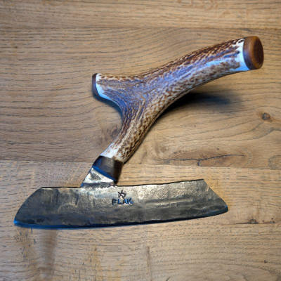 Brachiales Grill Pizzamesser oder Wiegemesser aus FLAK und Rothirschgeweih