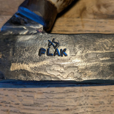 Brachiales Grill Pizzamesser oder Wiegemesser aus FLAK und Rothirschgeweih