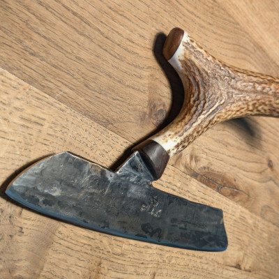 Brachiales Grill Pizzamesser oder Wiegemesser aus FLAK und Rothirschgeweih