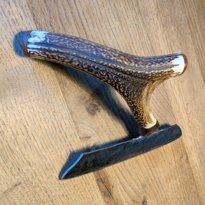 Brachiales Grill Pizzamesser oder Wiegemesser aus FLAK und Rothirschgeweih