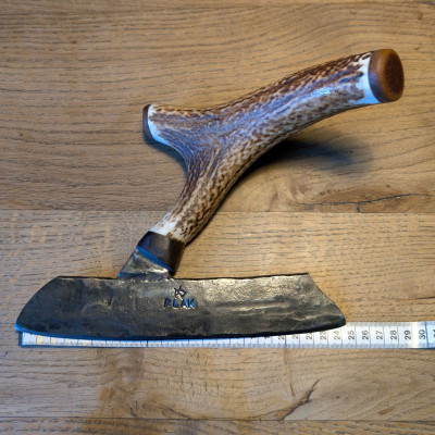 Brachiales Grill Pizzamesser oder Wiegemesser aus FLAK und Rothirschgeweih