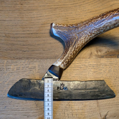 Brachiales Grill Pizzamesser oder Wiegemesser aus FLAK und Rothirschgeweih