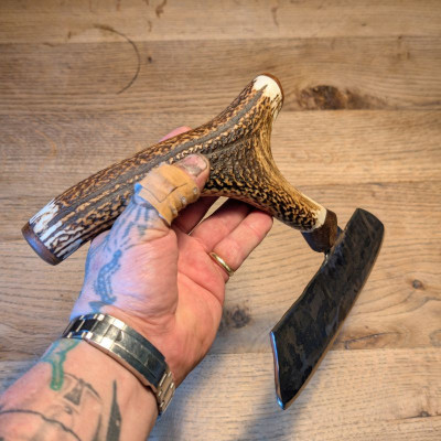 Brachiales Grill Pizzamesser oder Wiegemesser aus FLAK und Rothirschgeweih