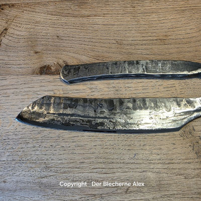 Brachiales Grill Pizzamesser oder Wiegemesser aus einem uralten Meißel komplett aus einem Stück