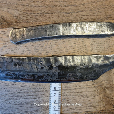 Brachiales Grill Pizzamesser oder Wiegemesser aus einem uralten Meißel komplett aus einem Stück