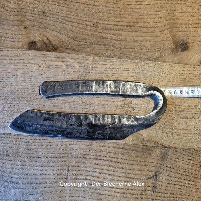 Brachiales Grill Pizzamesser oder Wiegemesser aus einem uralten Meißel komplett aus einem Stück