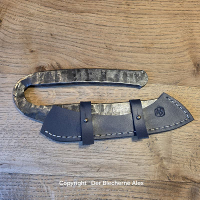 Brachiales Grill Pizzamesser oder Wiegemesser aus einem uralten Meißel komplett aus einem Stück