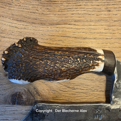 Brachiales Grill Pizzamesser oder Wiegemesser aus dem Nebelwerfer des 2WK und Rothirsch