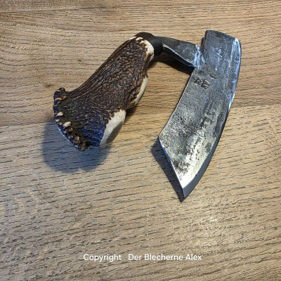 Brachiales Grill Pizzamesser oder Wiegemesser aus dem Nebelwerfer des 2WK und Rothirsch
