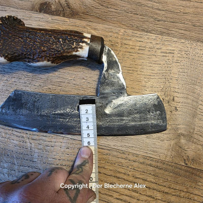 Brachiales Grill Pizzamesser oder Wiegemesser aus dem Nebelwerfer des 2WK und Rothirsch