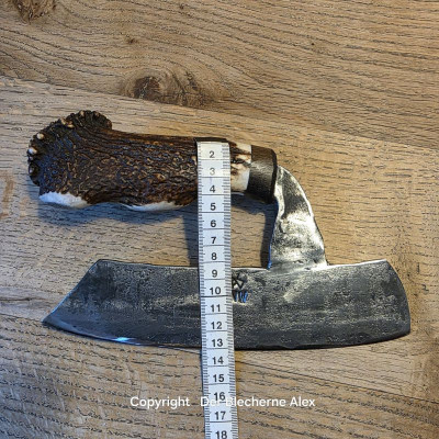 Brachiales Grill Pizzamesser oder Wiegemesser aus dem Nebelwerfer des 2WK und Rothirsch