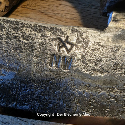Brachiales Grill Pizzamesser oder Wiegemesser aus dem Nebelwerfer des 2WK und Rothirsch