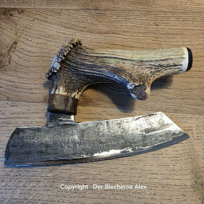 Brachiales Grill Pizzamesser oder Wiegemesser aus dem Nebelwerfer des 2WK und Rothirsch