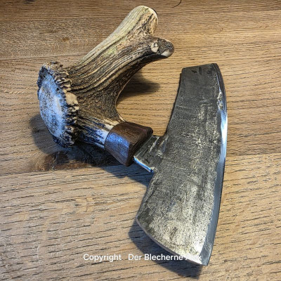 Brachiales Grill Pizzamesser oder Wiegemesser aus dem Nebelwerfer des 2WK und Rothirsch