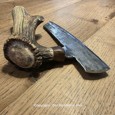 Brachiales Grill Pizzamesser oder Wiegemesser aus dem Nebelwerfer des 2WK und Rothirsch
